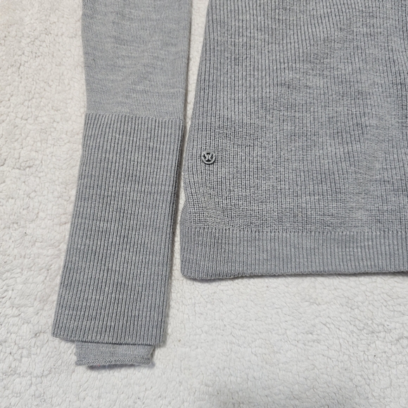 Lululemon Sweater Womens 8 Gray 100% Merino Wool Full Zip Jacket Knit Athletic - Picture 7 of 9